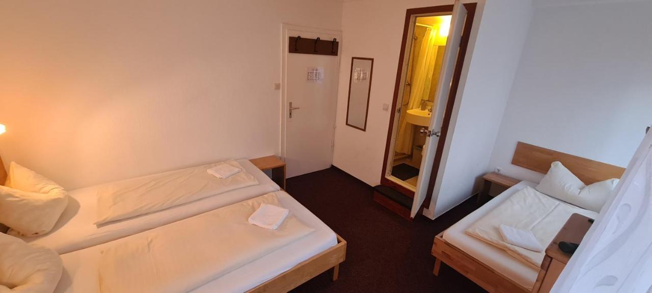 Hotel Lamm Stuttgart Rum bild