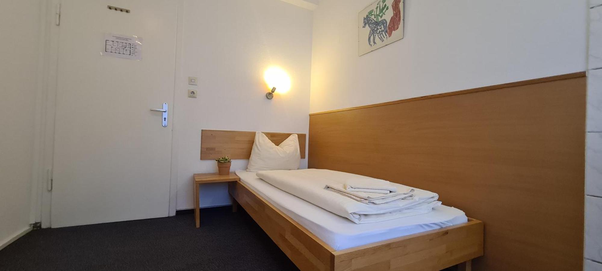 Hotel Lamm Stuttgart Rum bild