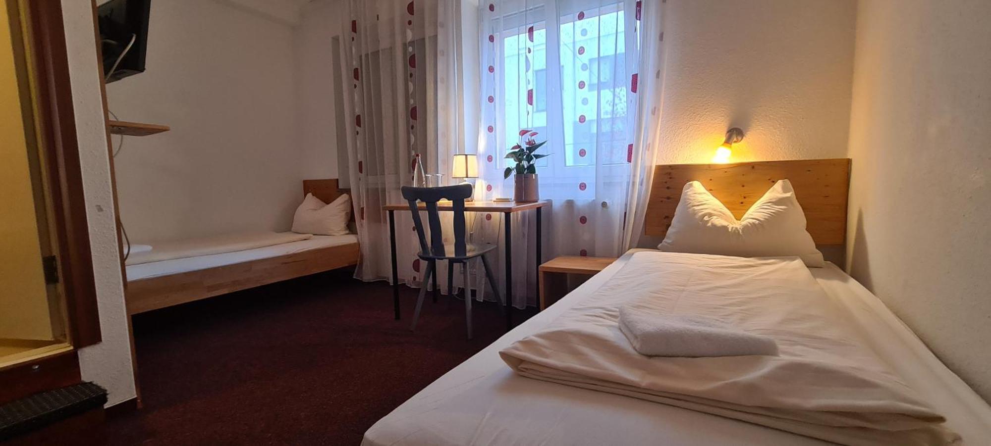 Hotel Lamm Stuttgart Rum bild